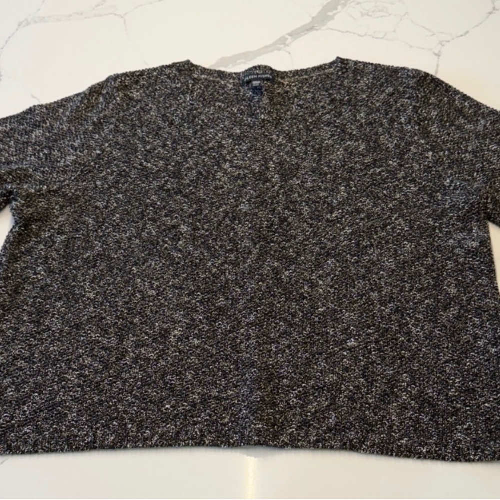 #57 Like new EILEEN FISHER Black & White Tweed Knit Top do cozy!